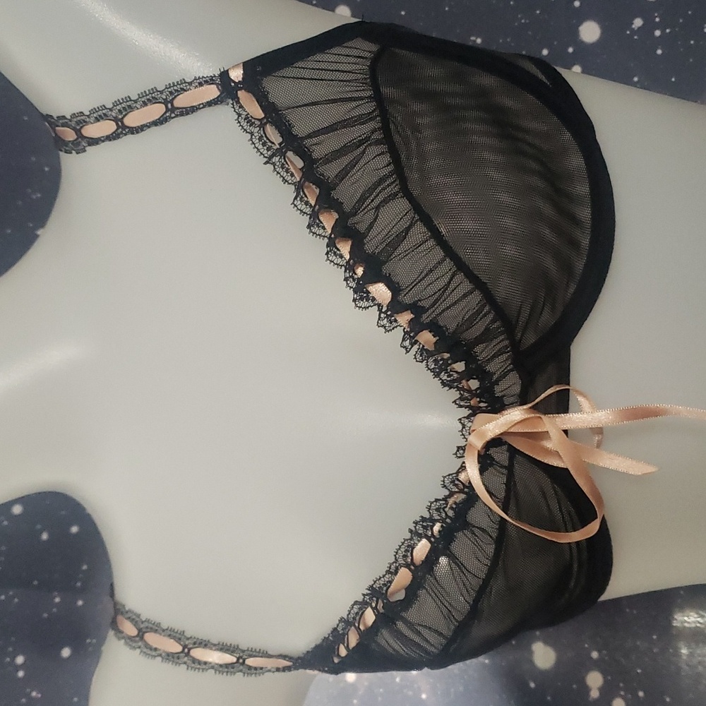 Victoria's Secret black mesh bra lace vintage Y2K 34C 34 c